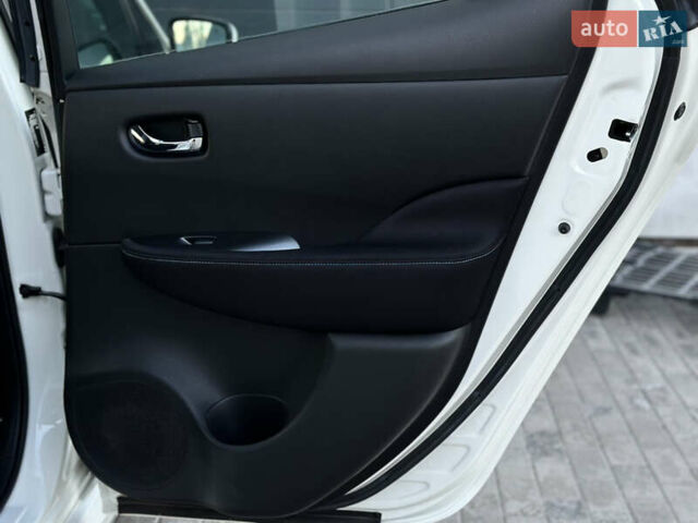 Белый Ниссан Лиф, объемом двигателя 0 л и пробегом 35 тыс. км за 12700 $, фото 41 на Automoto.ua