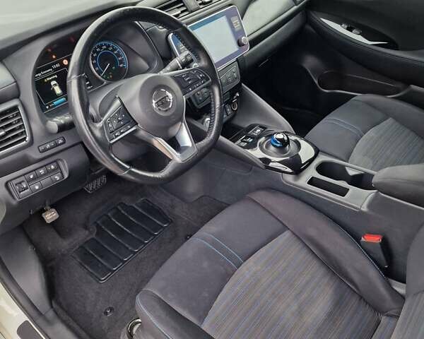 Белый Ниссан Лиф, объемом двигателя 0 л и пробегом 133 тыс. км за 11998 $, фото 18 на Automoto.ua