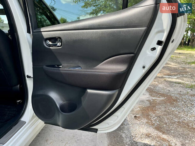 Білий Ніссан Ліф, об'ємом двигуна 0 л та пробігом 22 тис. км за 15000 $, фото 26 на Automoto.ua