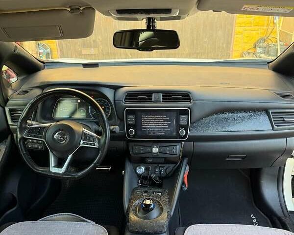 Білий Ніссан Ліф, об'ємом двигуна 0 л та пробігом 118 тис. км за 15000 $, фото 26 на Automoto.ua