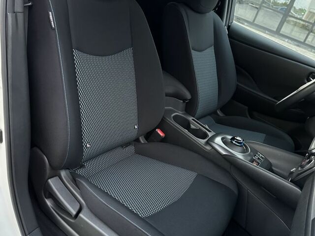 Белый Ниссан Лиф, объемом двигателя 0 л и пробегом 35 тыс. км за 13450 $, фото 21 на Automoto.ua