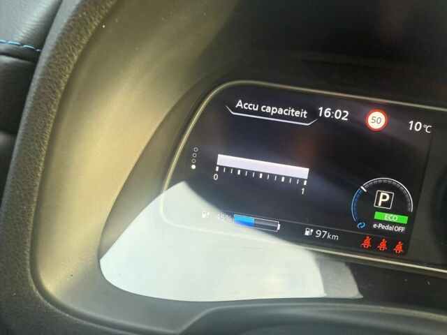 Белый Ниссан Лиф, объемом двигателя 0 л и пробегом 132 тыс. км за 12999 $, фото 4 на Automoto.ua