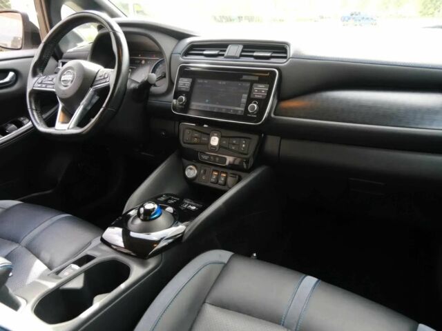 Белый Ниссан Лиф, объемом двигателя 0 л и пробегом 44 тыс. км за 3900 $, фото 6 на Automoto.ua