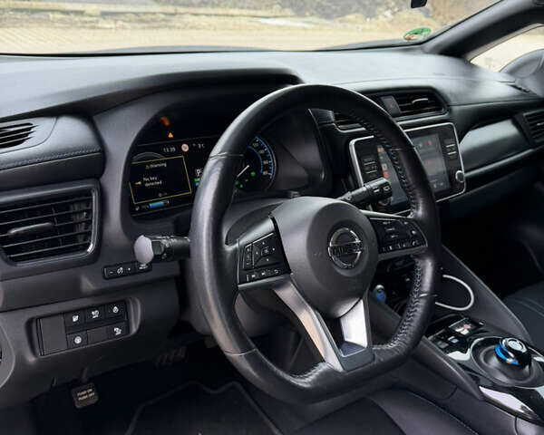 Білий Ніссан Ліф, об'ємом двигуна 0 л та пробігом 105 тис. км за 15100 $, фото 12 на Automoto.ua