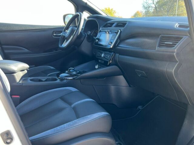 Білий Ніссан Ліф, об'ємом двигуна 0 л та пробігом 137 тис. км за 12500 $, фото 6 на Automoto.ua