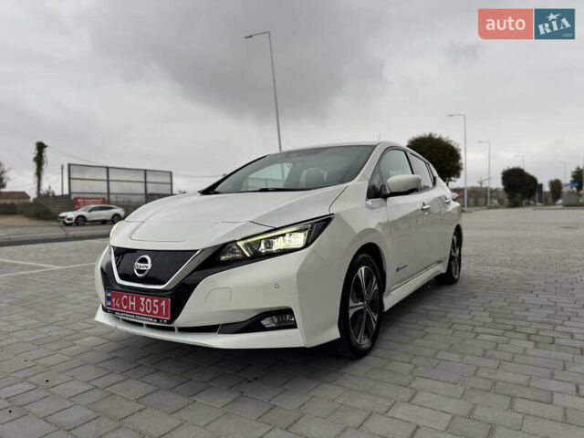 Белый Ниссан Лиф, объемом двигателя 0 л и пробегом 52 тыс. км за 13900 $, фото 2 на Automoto.ua