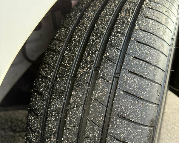 Белый Ниссан Лиф, объемом двигателя 0 л и пробегом 149 тыс. км за 15500 $, фото 12 на Automoto.ua