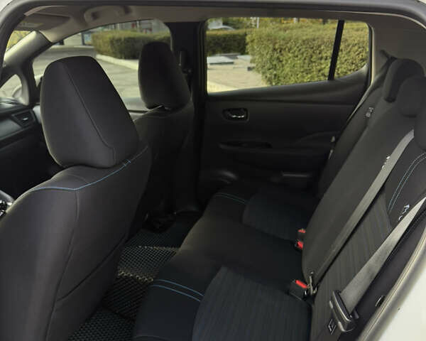 Белый Ниссан Лиф, объемом двигателя 0 л и пробегом 149 тыс. км за 15500 $, фото 16 на Automoto.ua