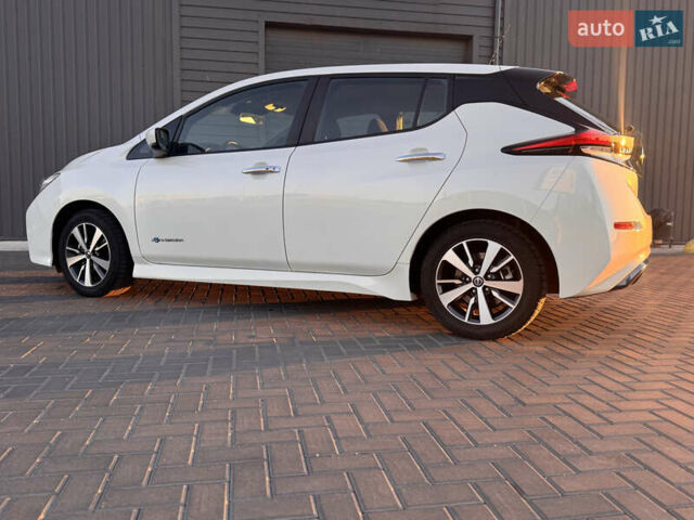 Белый Ниссан Лиф, объемом двигателя 0 л и пробегом 69 тыс. км за 13900 $, фото 8 на Automoto.ua