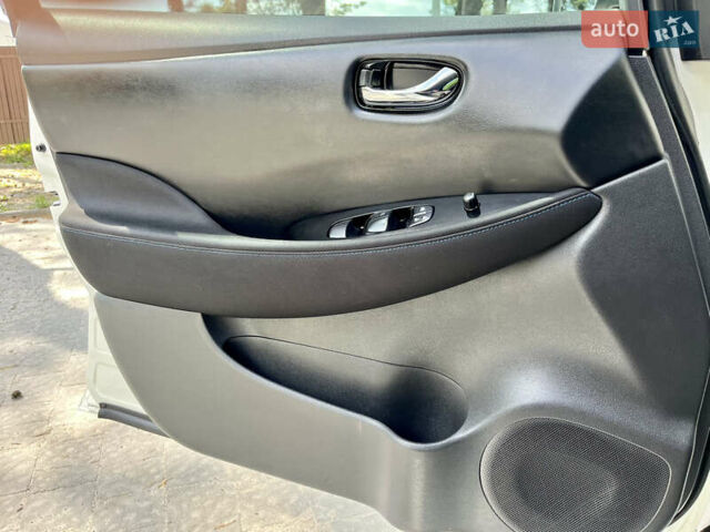 Білий Ніссан Ліф, об'ємом двигуна 0 л та пробігом 22 тис. км за 15000 $, фото 37 на Automoto.ua