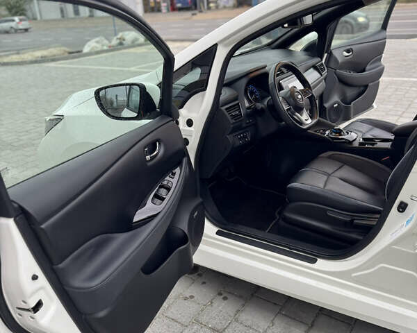 Белый Ниссан Лиф, объемом двигателя 0 л и пробегом 52 тыс. км за 13900 $, фото 27 на Automoto.ua