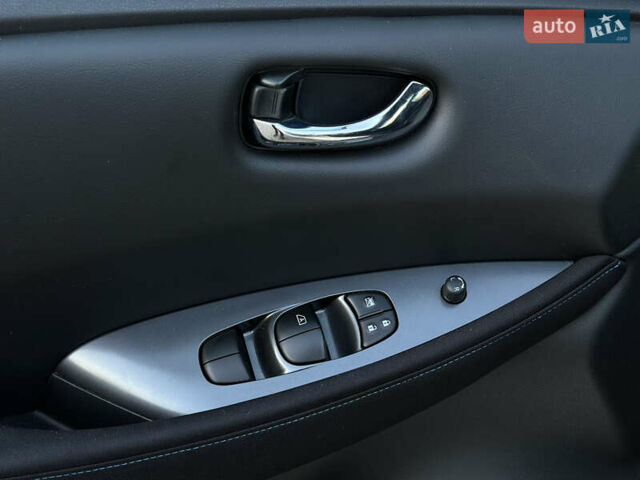 Белый Ниссан Лиф, объемом двигателя 0 л и пробегом 35 тыс. км за 12700 $, фото 32 на Automoto.ua