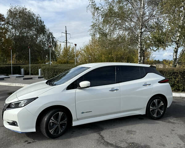 Белый Ниссан Лиф, объемом двигателя 0 л и пробегом 149 тыс. км за 15500 $, фото 6 на Automoto.ua