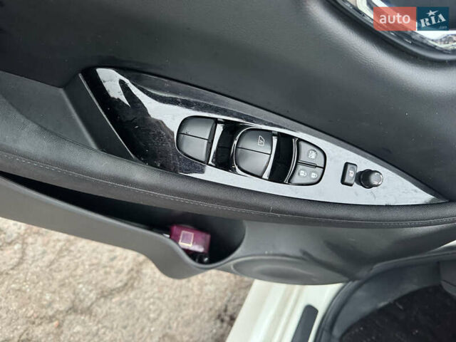 Белый Ниссан Лиф, объемом двигателя 0 л и пробегом 65 тыс. км за 13200 $, фото 22 на Automoto.ua