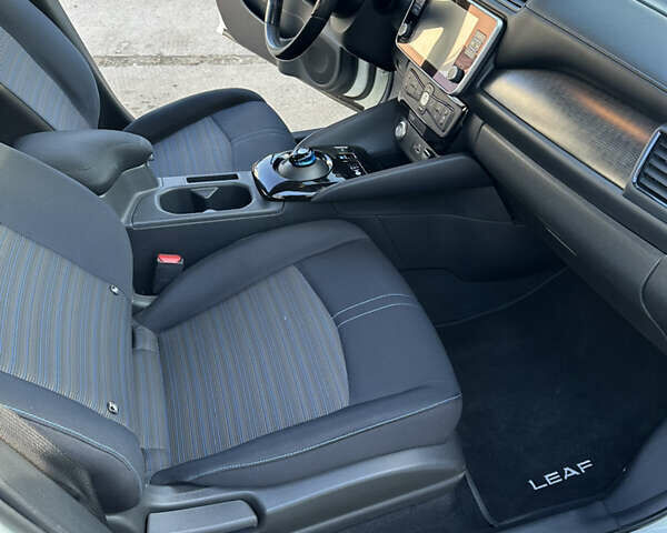 Белый Ниссан Лиф, объемом двигателя 0 л и пробегом 19 тыс. км за 16100 $, фото 15 на Automoto.ua