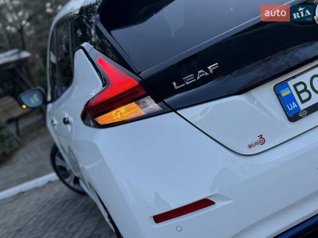 Белый Ниссан Лиф, объемом двигателя 0 л и пробегом 12 тыс. км за 13950 $, фото 48 на Automoto.ua