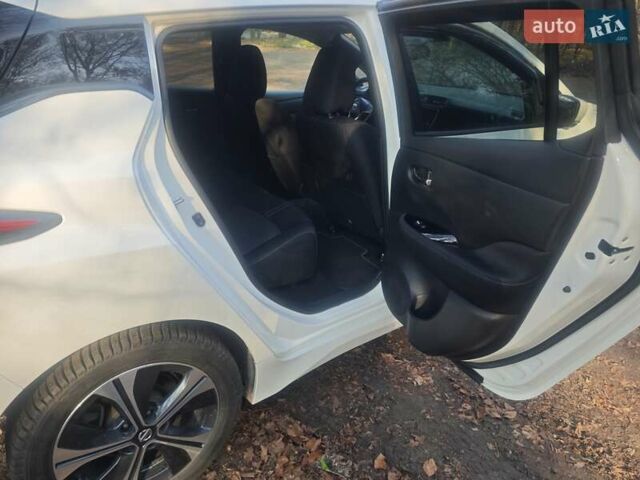 Белый Ниссан Лиф, объемом двигателя 0 л и пробегом 106 тыс. км за 16350 $, фото 33 на Automoto.ua