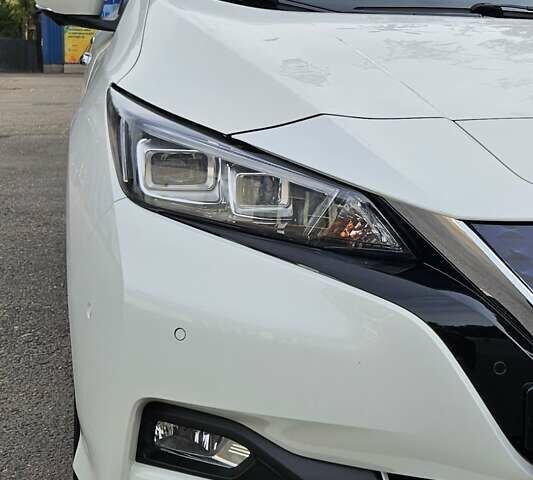 Белый Ниссан Лиф, объемом двигателя 0 л и пробегом 51 тыс. км за 14150 $, фото 6 на Automoto.ua