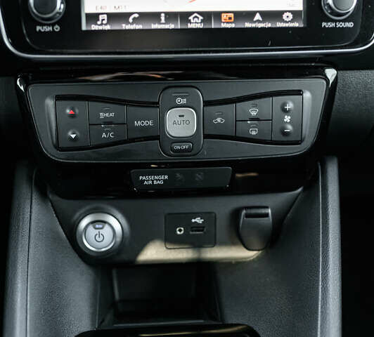 Белый Ниссан Лиф, объемом двигателя 0 л и пробегом 49 тыс. км за 13750 $, фото 33 на Automoto.ua