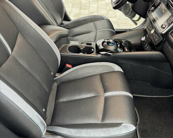 Белый Ниссан Лиф, объемом двигателя 0 л и пробегом 52 тыс. км за 13900 $, фото 21 на Automoto.ua