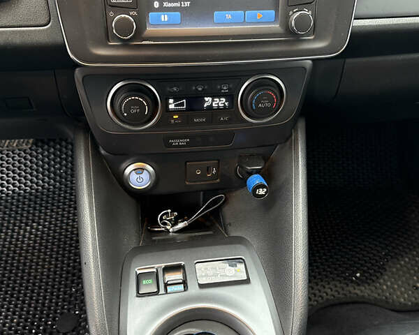 Белый Ниссан Лиф, объемом двигателя 0 л и пробегом 58 тыс. км за 13500 $, фото 27 на Automoto.ua