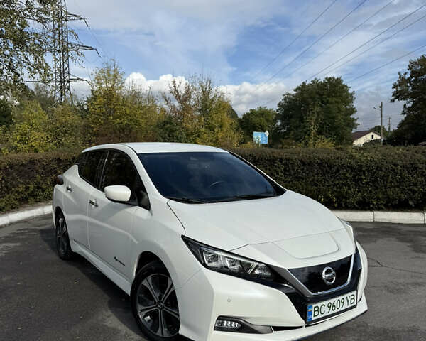 Белый Ниссан Лиф, объемом двигателя 0 л и пробегом 149 тыс. км за 15500 $, фото 3 на Automoto.ua