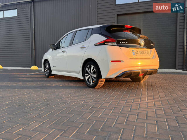 Белый Ниссан Лиф, объемом двигателя 0 л и пробегом 69 тыс. км за 13900 $, фото 7 на Automoto.ua