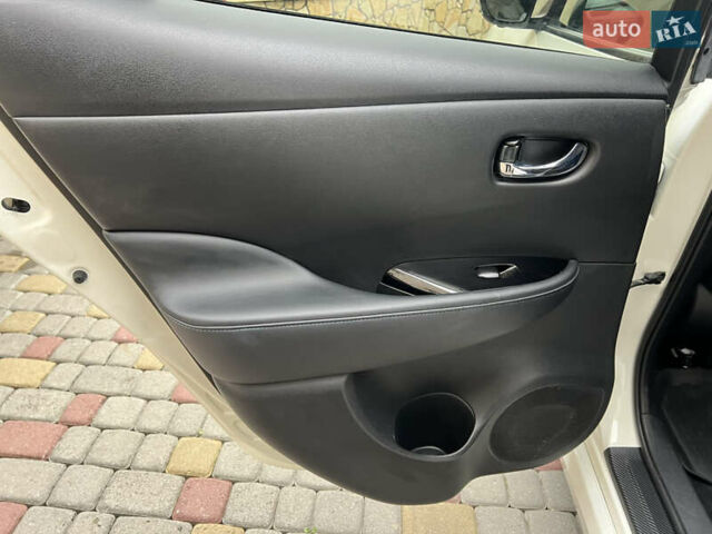 Белый Ниссан Лиф, объемом двигателя 0 л и пробегом 133 тыс. км за 12250 $, фото 17 на Automoto.ua