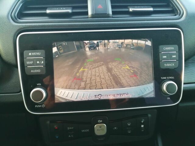 Білий Ніссан Ліф, об'ємом двигуна 0 л та пробігом 44 тис. км за 18418 $, фото 7 на Automoto.ua