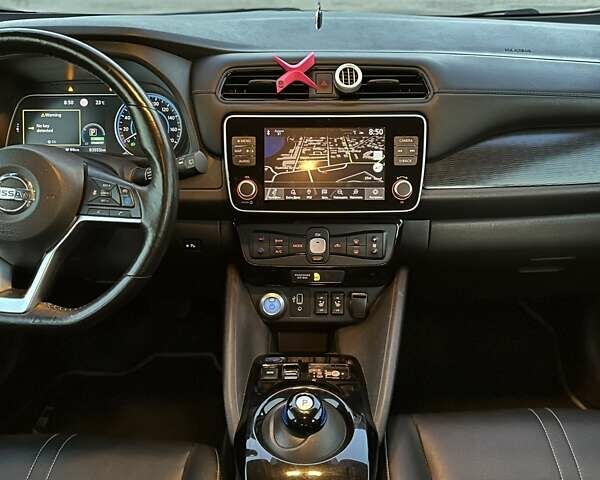 Білий Ніссан Ліф, об'ємом двигуна 0 л та пробігом 83 тис. км за 14000 $, фото 6 на Automoto.ua