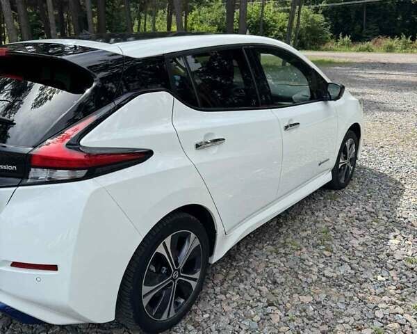 Белый Ниссан Лиф, объемом двигателя 0 л и пробегом 113 тыс. км за 14800 $, фото 14 на Automoto.ua