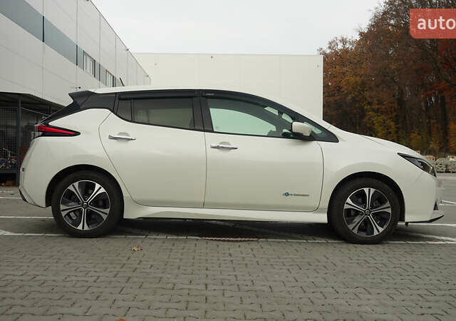 Белый Ниссан Лиф, объемом двигателя 0 л и пробегом 106 тыс. км за 16500 $, фото 2 на Automoto.ua