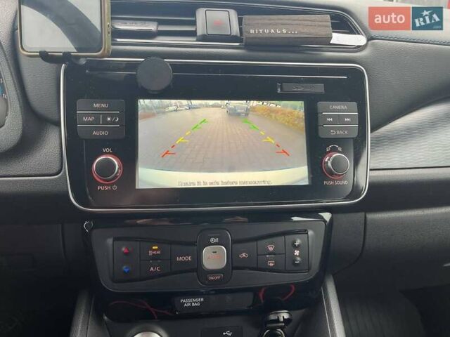 Белый Ниссан Лиф, объемом двигателя 0 л и пробегом 108 тыс. км за 11200 $, фото 18 на Automoto.ua