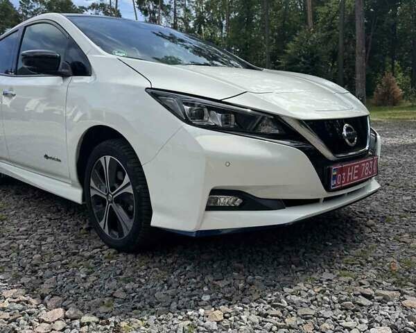 Белый Ниссан Лиф, объемом двигателя 0 л и пробегом 113 тыс. км за 14800 $, фото 18 на Automoto.ua