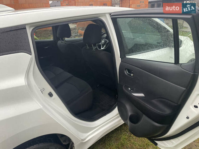 Белый Ниссан Лиф, объемом двигателя 0 л и пробегом 135 тыс. км за 12700 $, фото 11 на Automoto.ua