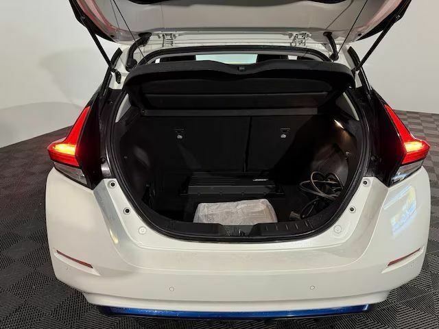 Белый Ниссан Лиф, объемом двигателя 0 л и пробегом 132 тыс. км за 12999 $, фото 9 на Automoto.ua