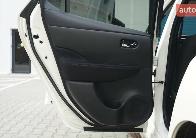 Белый Ниссан Лиф, объемом двигателя 0 л и пробегом 106 тыс. км за 16500 $, фото 16 на Automoto.ua