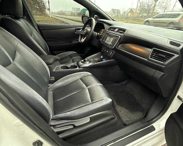 Белый Ниссан Лиф, объемом двигателя 0 л и пробегом 58 тыс. км за 13500 $, фото 36 на Automoto.ua