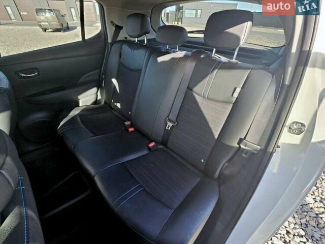 Білий Ніссан Ліф, об'ємом двигуна 0 л та пробігом 71 тис. км за 13700 $, фото 17 на Automoto.ua