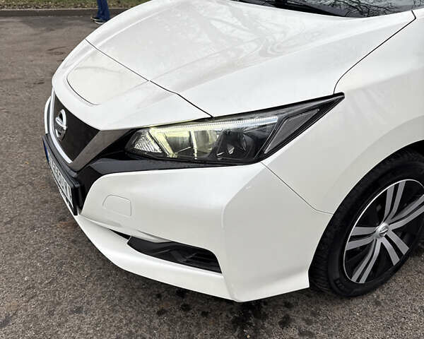 Белый Ниссан Лиф, объемом двигателя 0 л и пробегом 58 тыс. км за 13500 $, фото 19 на Automoto.ua