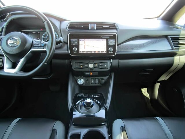 Білий Ніссан Ліф, об'ємом двигуна 0 л та пробігом 39 тис. км за 10500 $, фото 7 на Automoto.ua