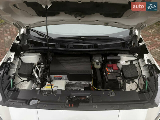 Белый Ниссан Лиф, объемом двигателя 0 л и пробегом 119 тыс. км за 14700 $, фото 25 на Automoto.ua