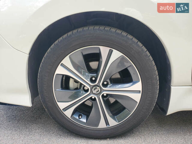 Білий Ніссан Ліф, об'ємом двигуна 0 л та пробігом 38 тис. км за 18300 $, фото 29 на Automoto.ua