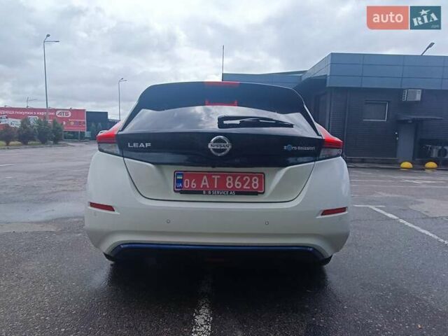 Білий Ніссан Ліф, об'ємом двигуна 0 л та пробігом 88 тис. км за 13800 $, фото 1 на Automoto.ua