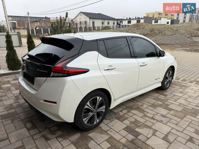 Білий Ніссан Ліф, об'ємом двигуна 0 л та пробігом 105 тис. км за 15100 $, фото 6 на Automoto.ua