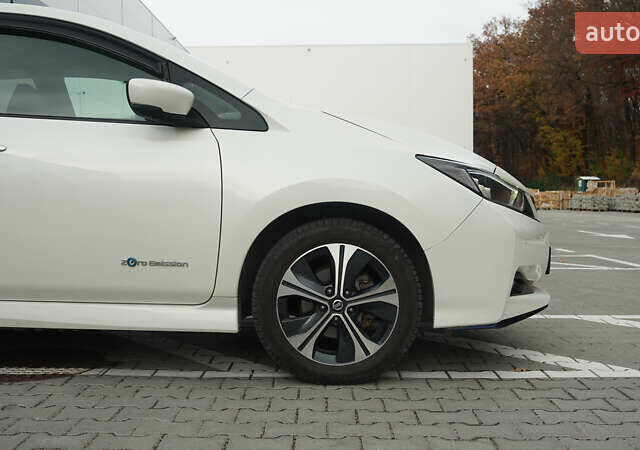 Белый Ниссан Лиф, объемом двигателя 0 л и пробегом 106 тыс. км за 16500 $, фото 4 на Automoto.ua