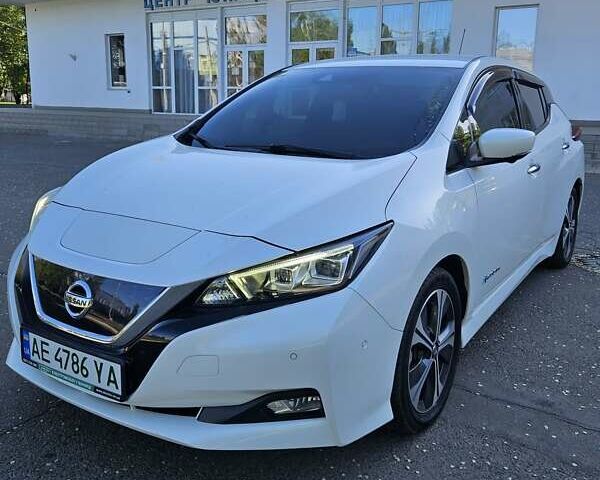 Белый Ниссан Лиф, объемом двигателя 0 л и пробегом 51 тыс. км за 14150 $, фото 4 на Automoto.ua