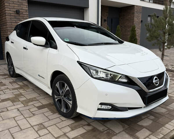 Білий Ніссан Ліф, об'ємом двигуна 0 л та пробігом 105 тис. км за 15100 $, фото 4 на Automoto.ua