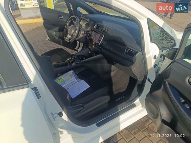 Білий Ніссан Ліф, об'ємом двигуна 0 л та пробігом 50 тис. км за 13500 $, фото 9 на Automoto.ua