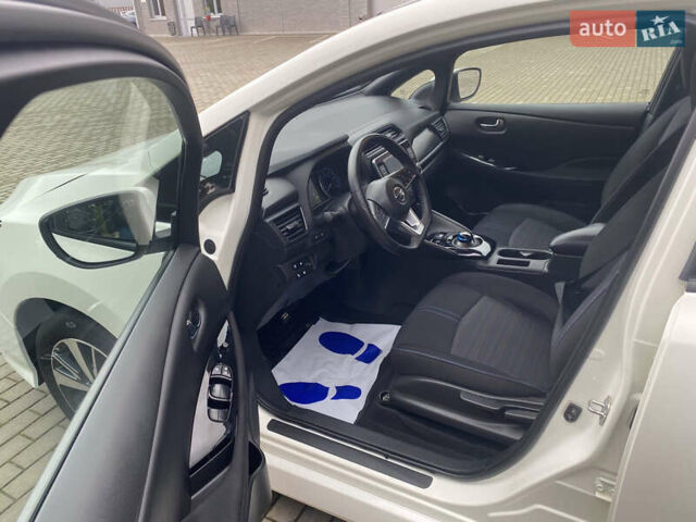 Белый Ниссан Лиф, объемом двигателя 0 л и пробегом 84 тыс. км за 12300 $, фото 17 на Automoto.ua